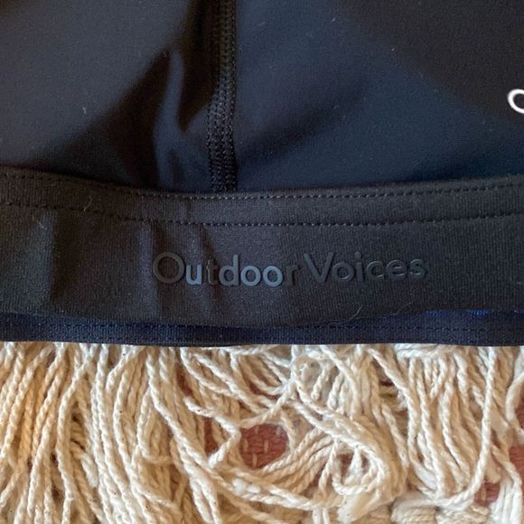 NWT. Outdoor Voices Flow Strappy Bra - Picture 4 of 8